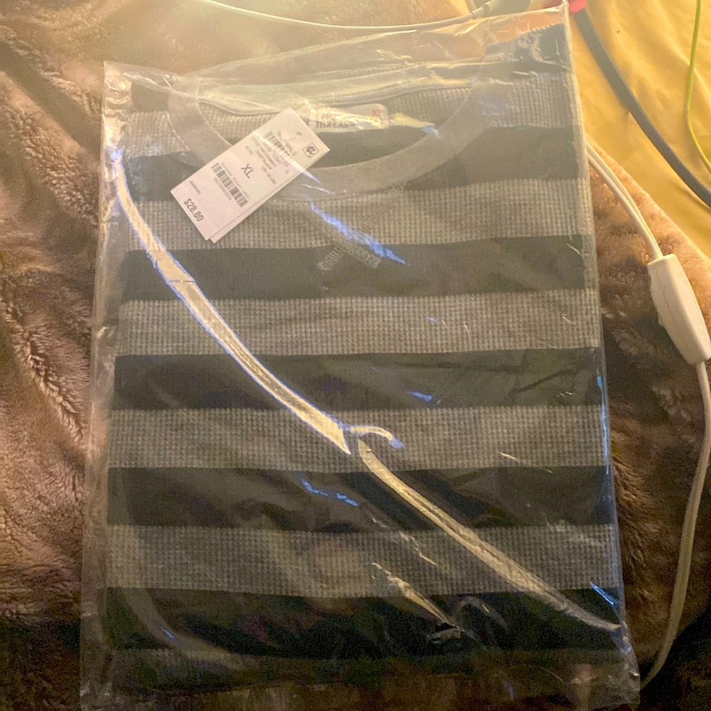 i’m selling 4 long sleeve shirts